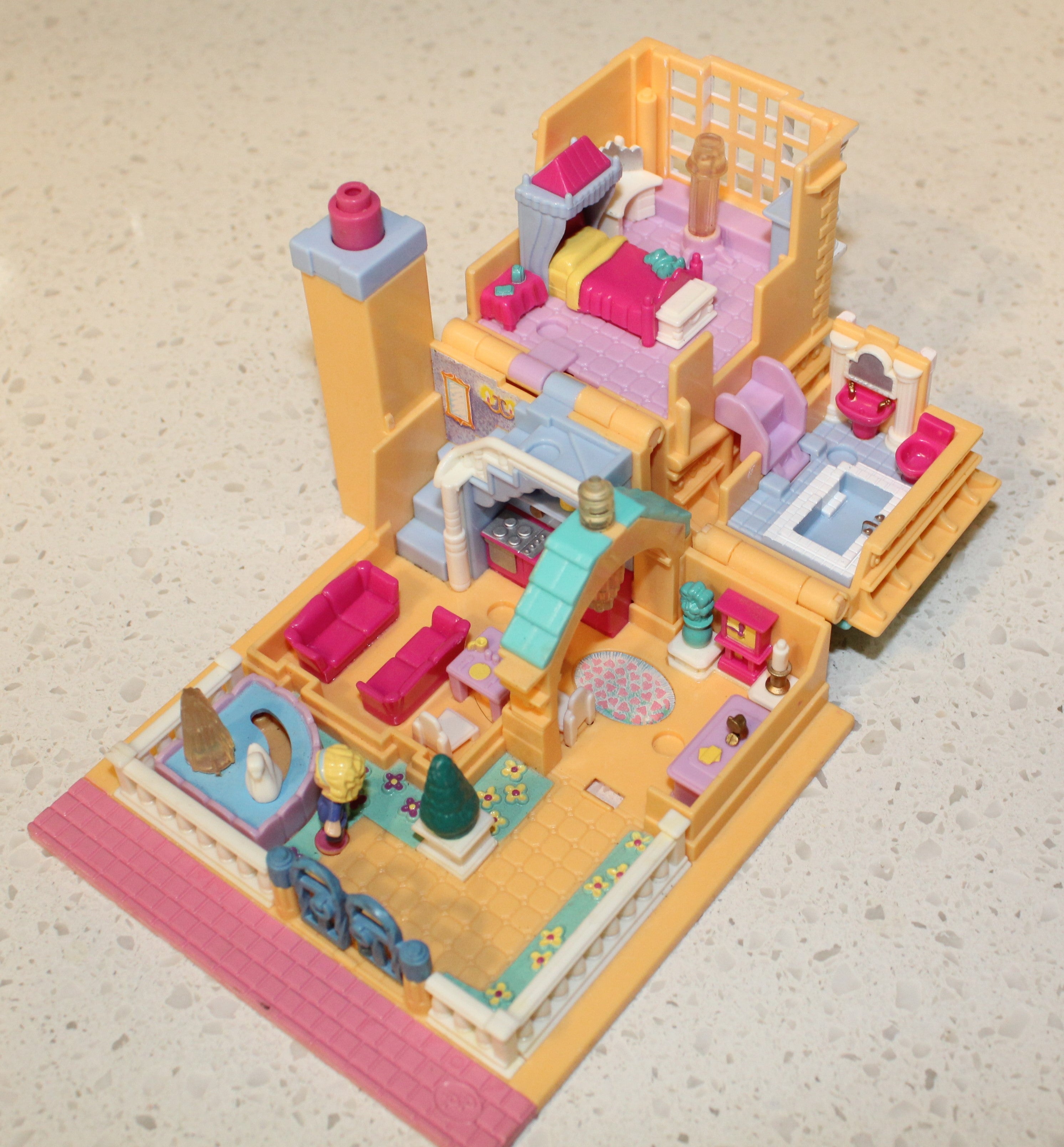 Polly Pocket Pollyville Light-up Hotel with Doll 1994 Bluebird