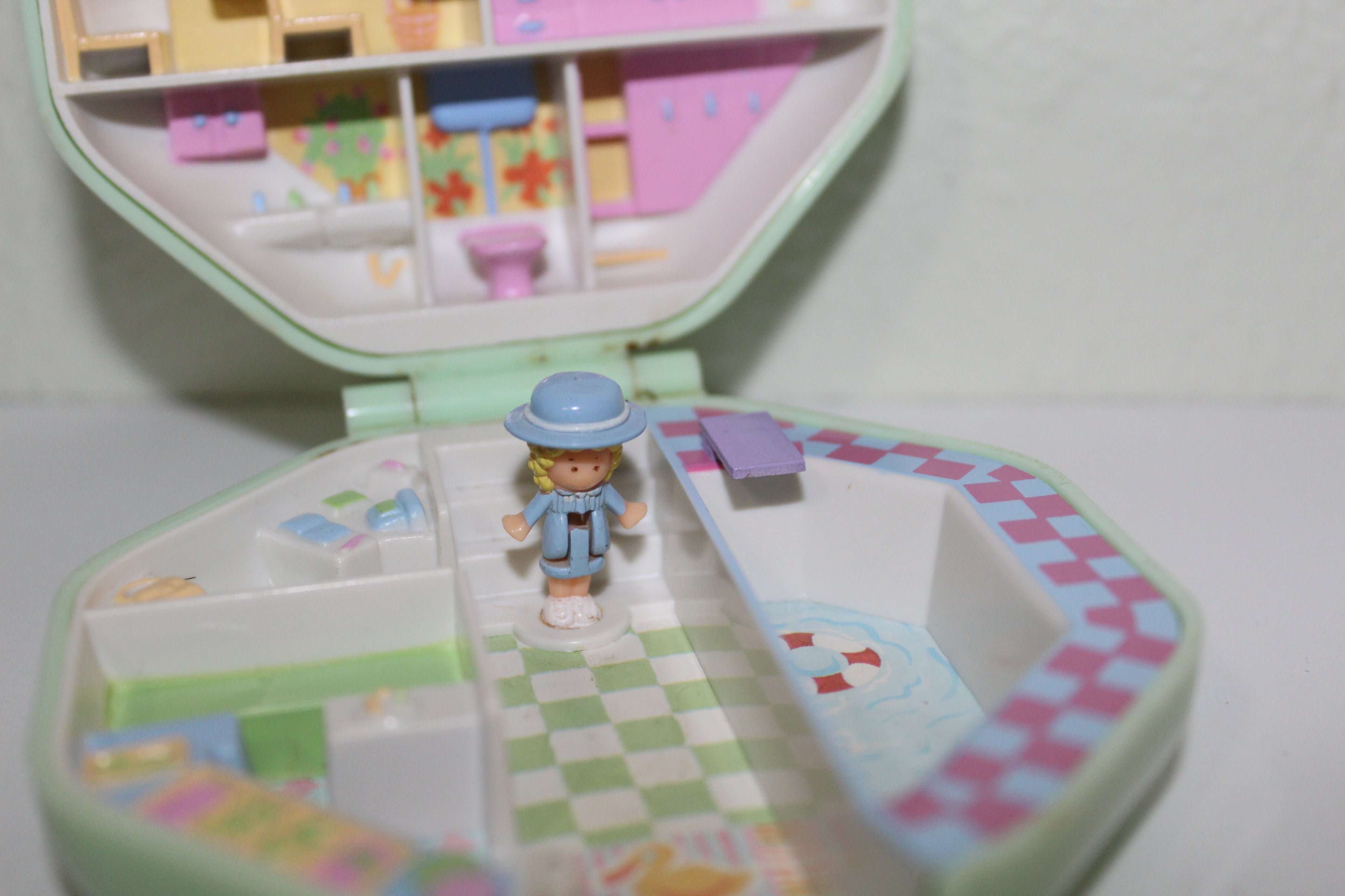 Polly Pocket Polly's School Compact With Figure Doll Blue Bird 1990